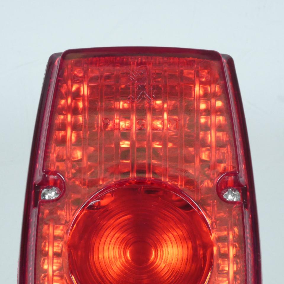 Feu arrière rougeet chromé pour mobylette Peugeot 50 103 MVL Neuf