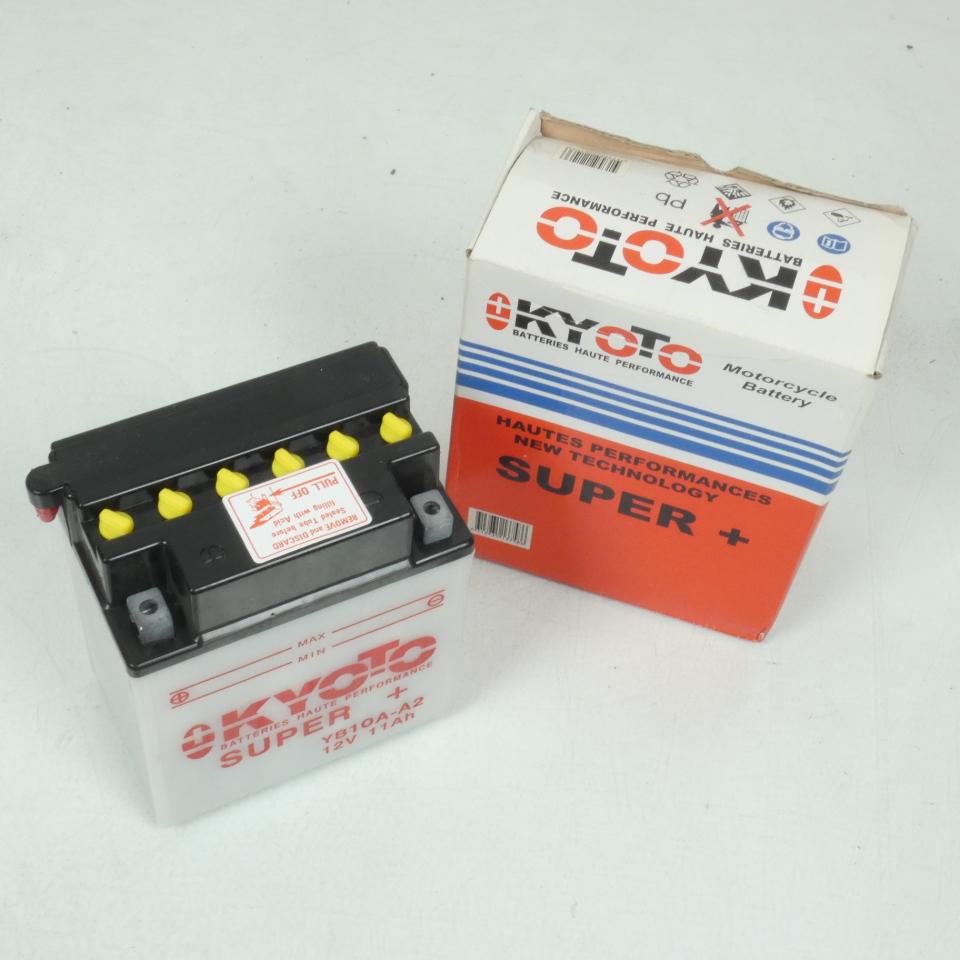 Batterie Kyoto pour Quad Kawasaki 250 KLF Bayou 2002 à 2009 YB10A-A2 / 12V 11Ah Neuf en destockage