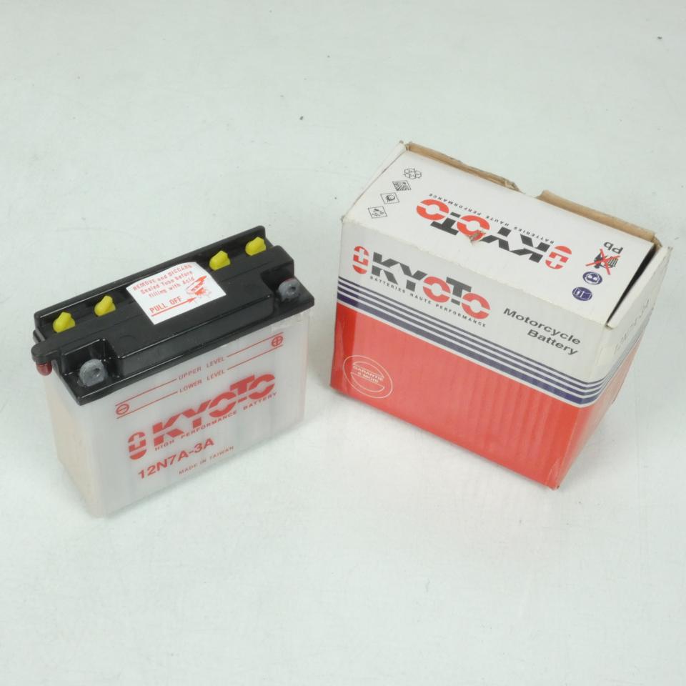 Batterie Kyoto pour Moto Kymco 125 Sector 1999 à 2003 13N7A-3A / 12V 7Ah Neuf en destockage