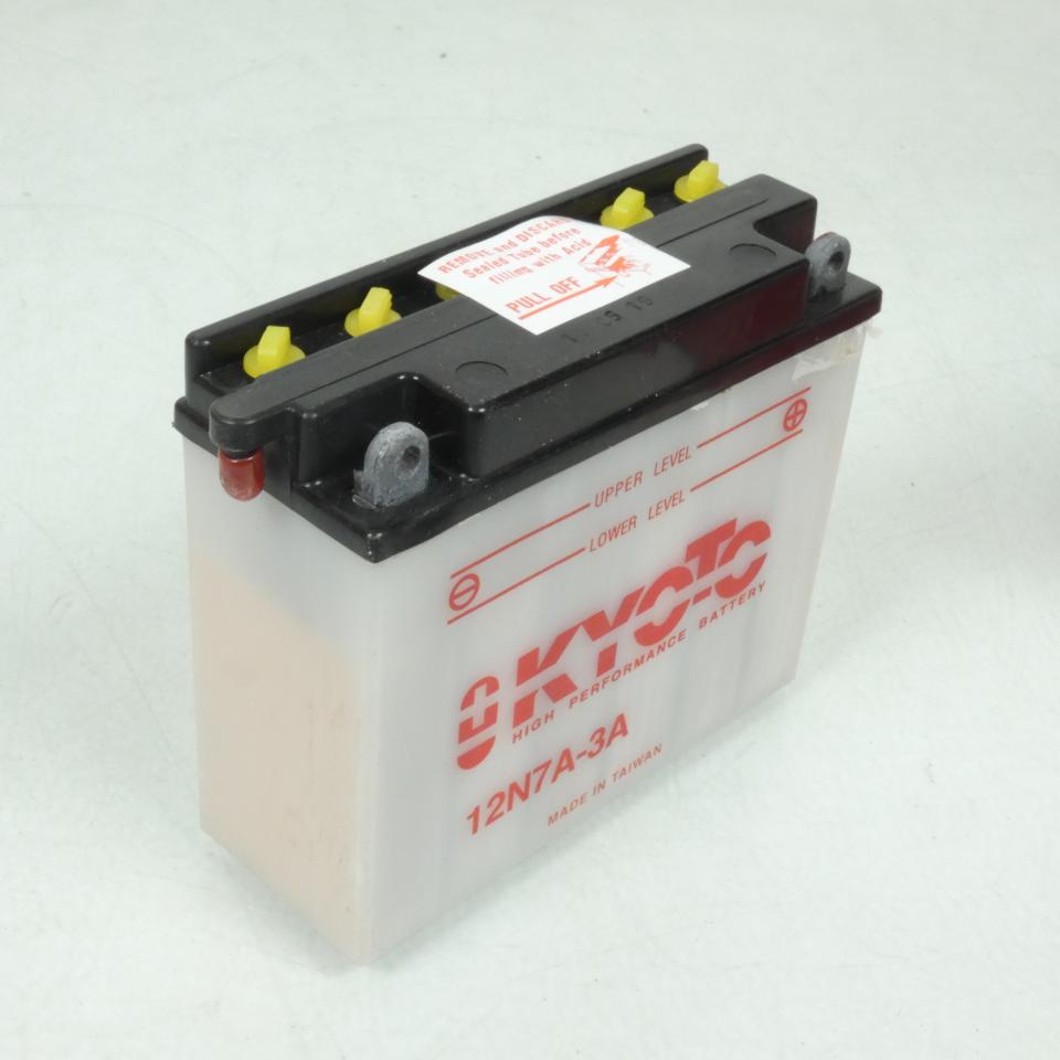 Batterie Kyoto pour Moto Kymco 125 Sector 1999 à 2003 13N7A-3A / 12V 7Ah Neuf en destockage