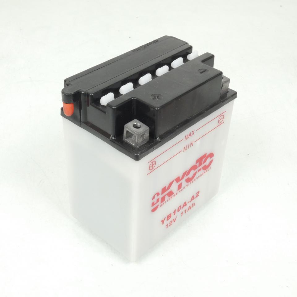 Batterie Kyoto pour quad Kawasaki 220 KLF Bayou 1988 à 2001 YB10A-A2 / 12V 11Ah Neuf en destockage