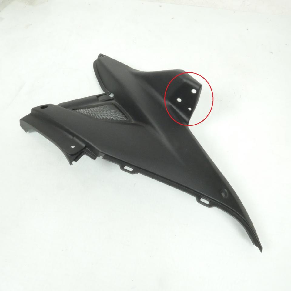 Cache latéral droit avec 3 trous pour scooter MBK 50 Nitro 1997-02 5BR-F172 Noir