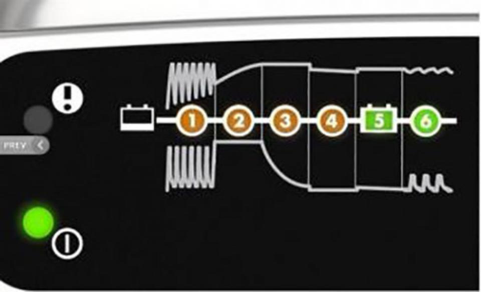 Outillage   pour   cc de   a  ACCUB08 etat Neuf Chargeur universel de batterie moto quad scooter voiture compact  CTEK XS 800 12V 0,8A / Le XS 0.8 est le plus petit chargeur 12V de CTEK. Il offre une technologie dernier cri et convient parfaitement à la c