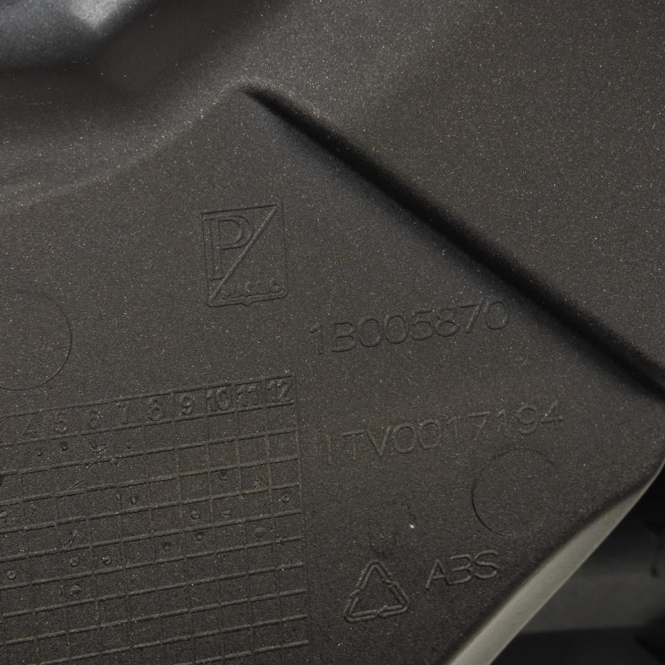 Tablier avant noir mat pour scooter Piaggio 300 MP3 HPE 2023 1B007172000NO Neuf