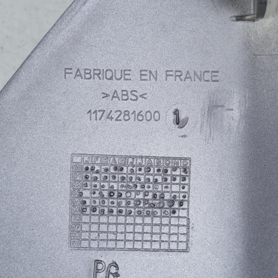 Tablier avant Gris pour scooter Peugeot 100 X-fight 742816TV 1174281600 Neuf