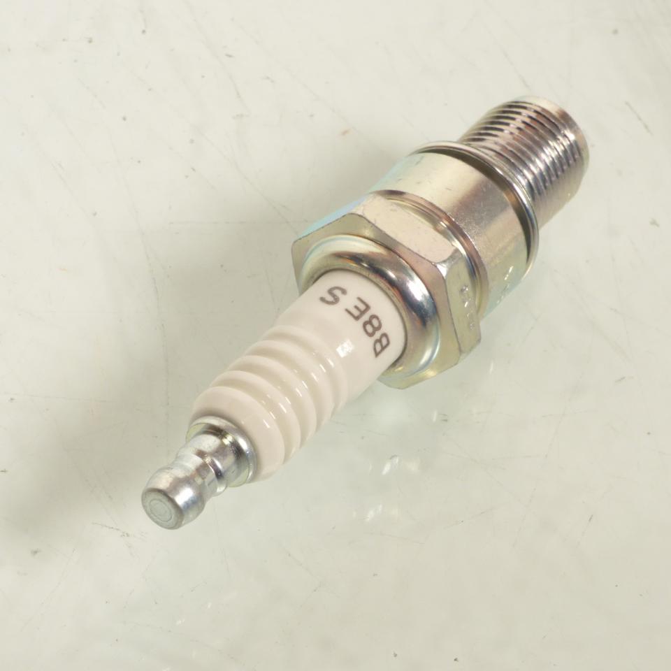 Bougie d'allumage NGK pour Moto Triumph 750 Trident 1991 à 1998 B8ES Neuf