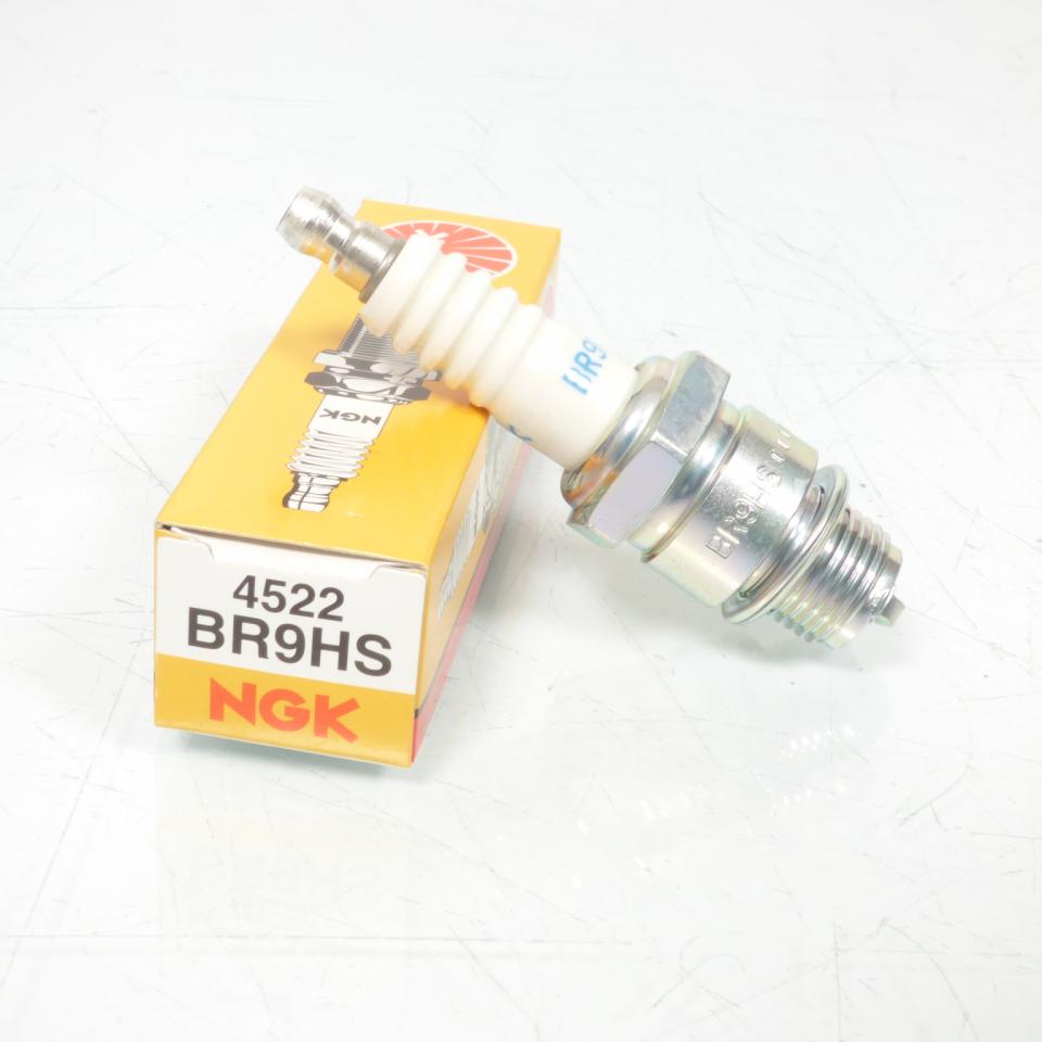 Bougie d'allumage NGK pour Scooter MBK 50 Stunt 1999 à 2002 BR9HS / 4522 / Par 10 Neuf