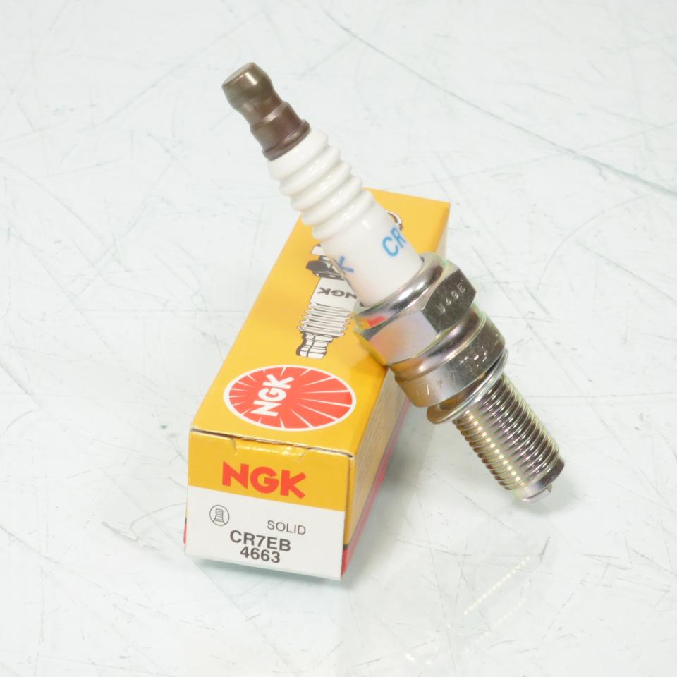 Bougie d'allumage NGK pour scooter Peugeot 50 Ludix blaster 2005 à 2014 CR7EB Par 10 Neuf
