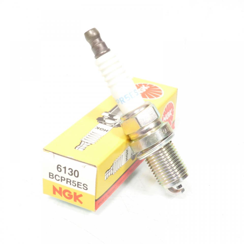 Bougie d'allumage NGK pour moto BCPR5ES / 6130 / Par 10 Neuf