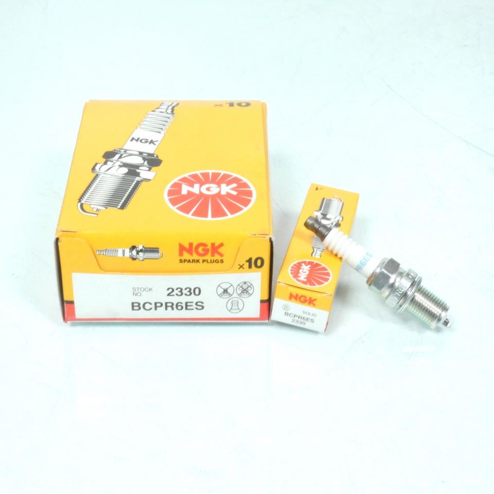Bougie d'allumage NGK pour Moto Moto Guzzi 650 V65 BCPR6ES / 2330 / Par 10 Neuf