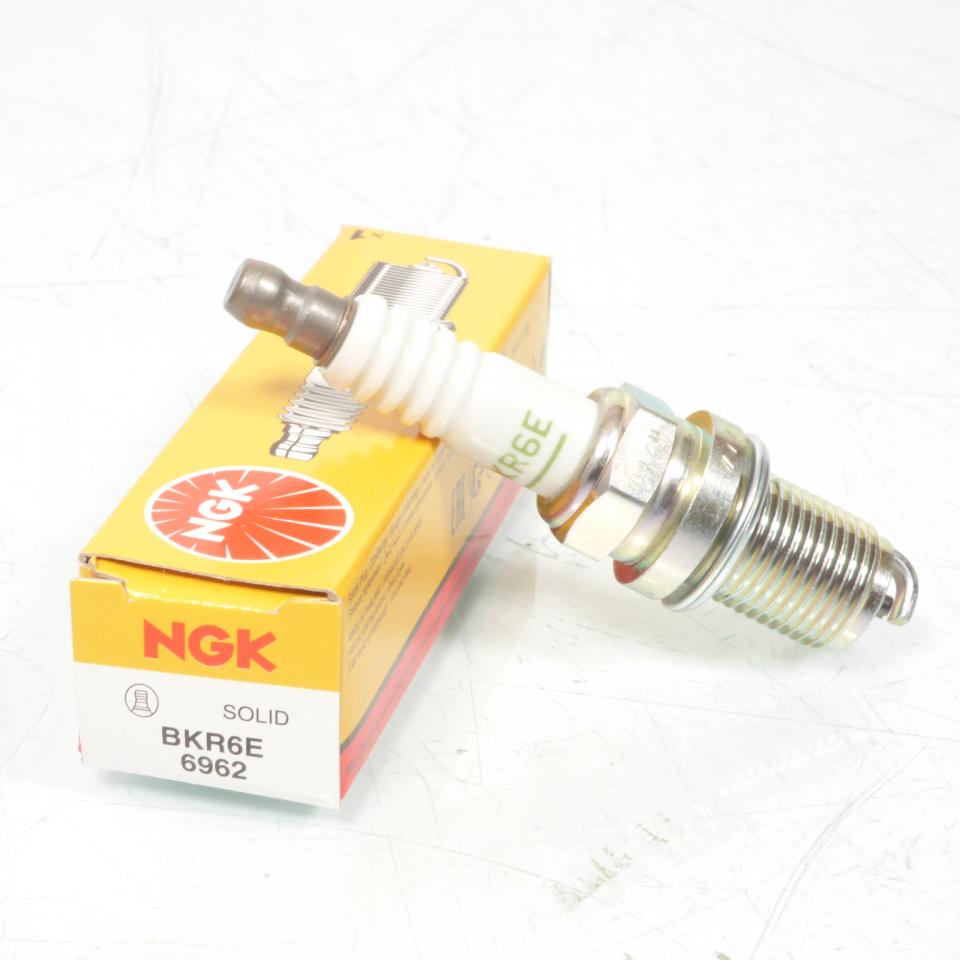 Bougie d'allumage NGK pour moto BKR6E / 6962 / Par 10 Neuf
