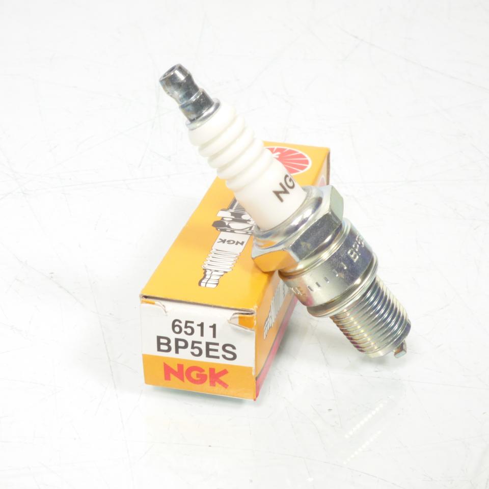 Bougie d'allumage NGK pour Moto CCM 320 CMT TRAILS Après 1982 Neuf