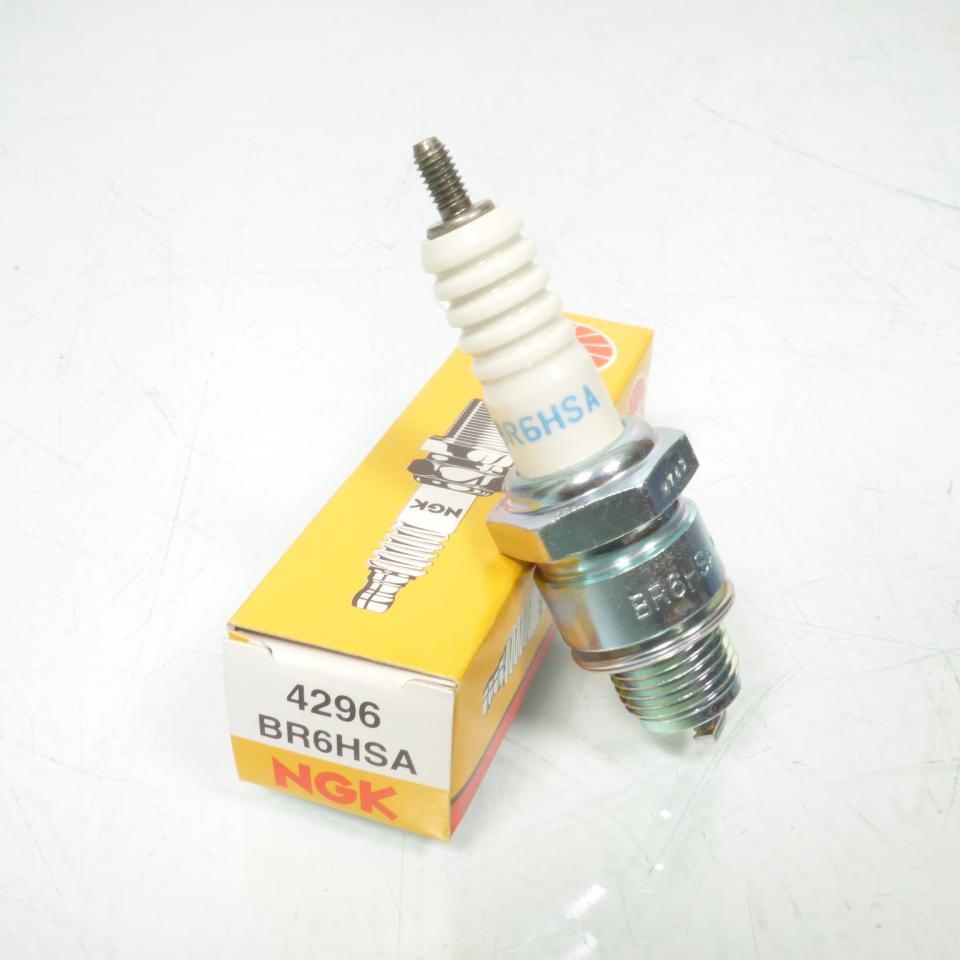 Bougie d'allumage NGK pour Scooter Honda 50 SFX 1995 à 2000 BR6HSA / 4296 / Par 10 Neuf