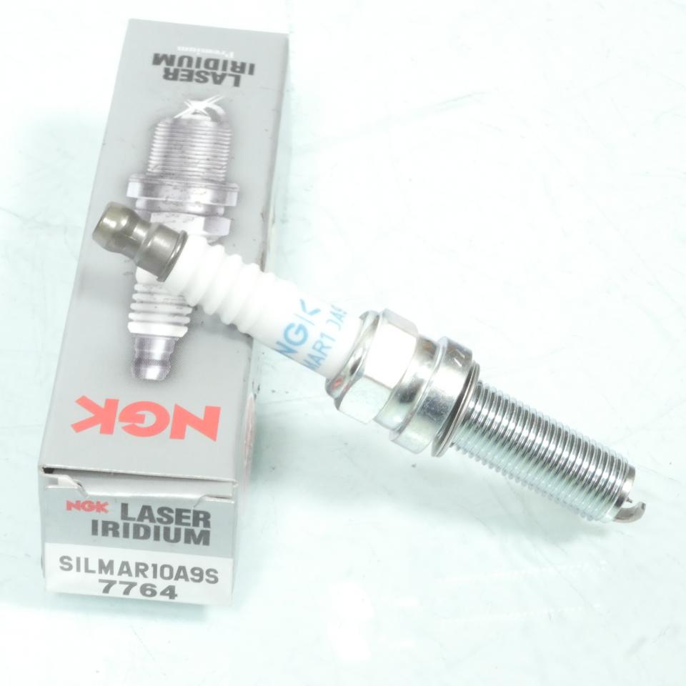 Bougie d'allumage NGK pour moto SILMAR10A9S / 7764 Neuf