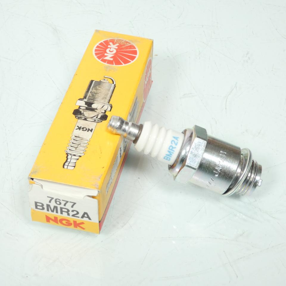 Bougie d'allumage NGK pour moto BMR2A / 7677 Neuf