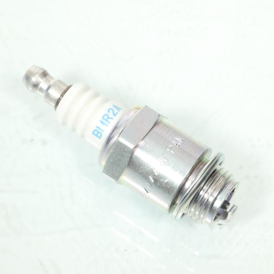 Bougie d'allumage NGK pour moto BMR2A / 7677 Neuf