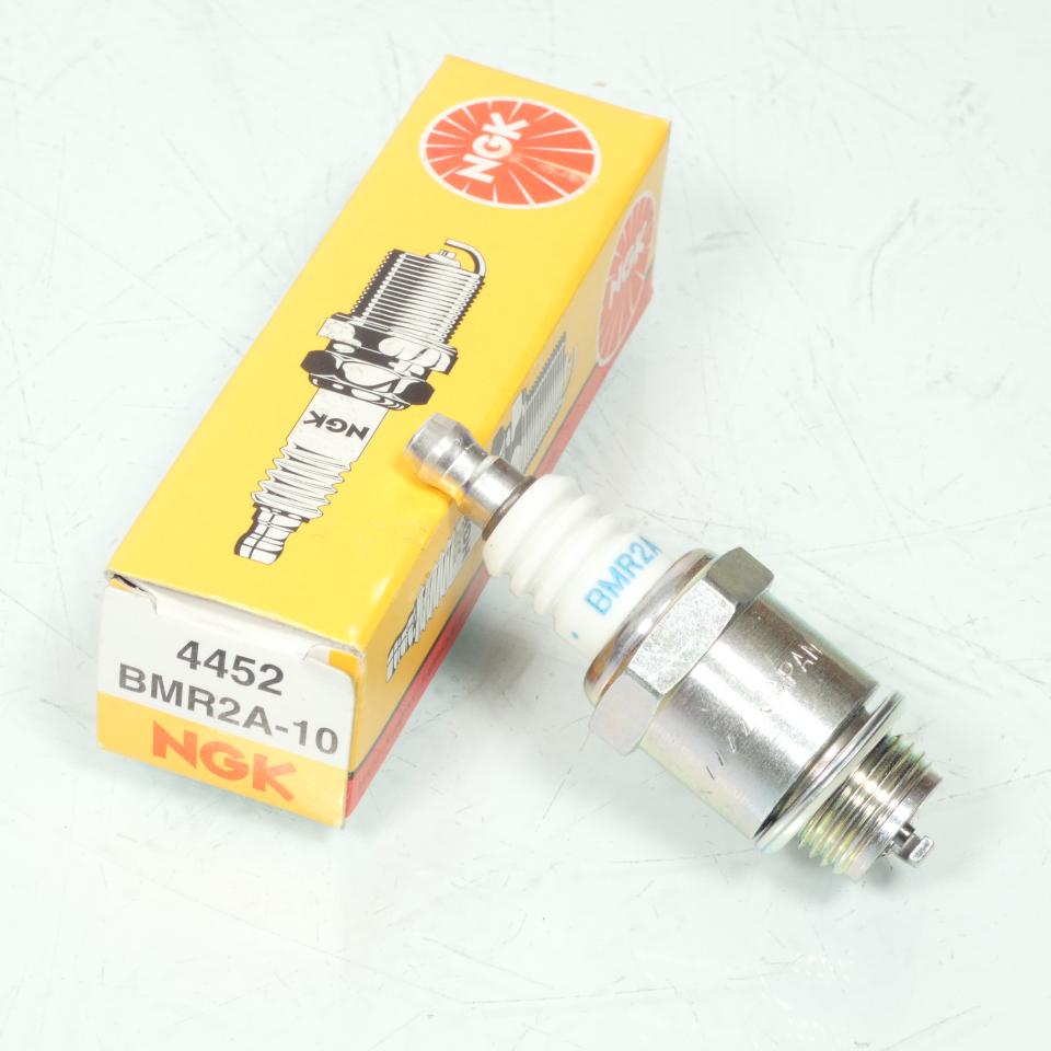 Bougie d'allumage NGK pour moto BMR2A-10 / 4452 Neuf