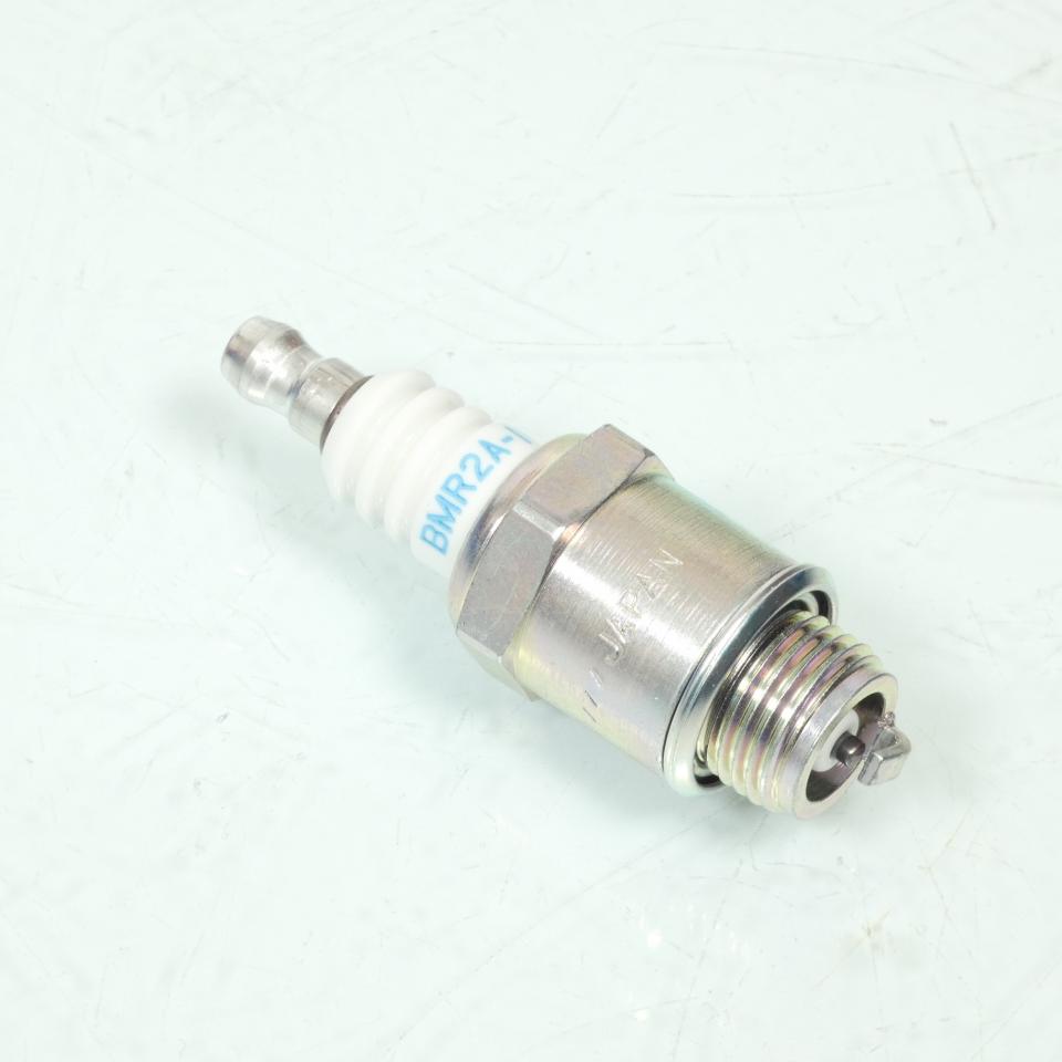 Bougie d'allumage NGK pour moto BMR2A-10 / 4452 Neuf