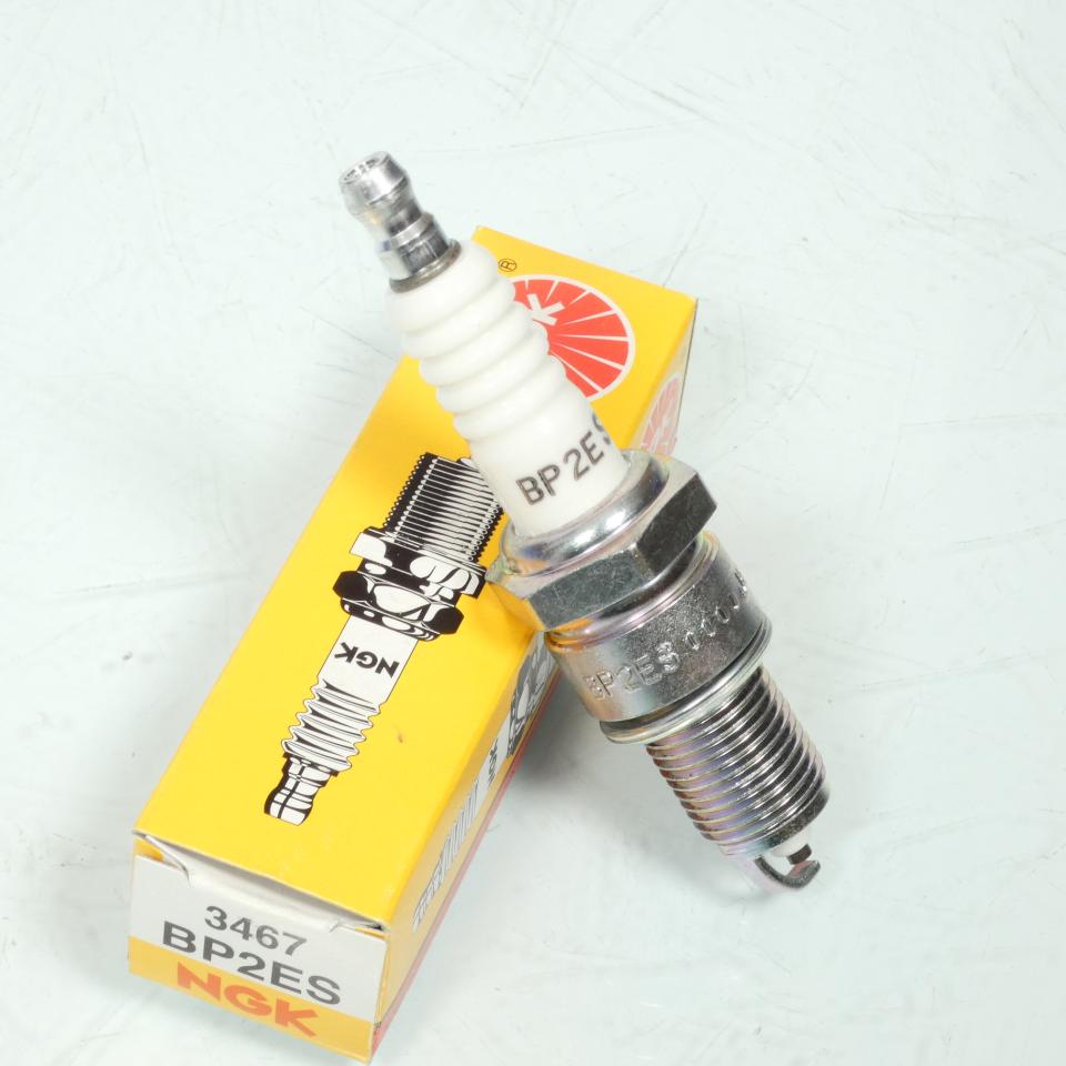 Bougie d'allumage NGK pour moto BP2ES / 3467 Neuf