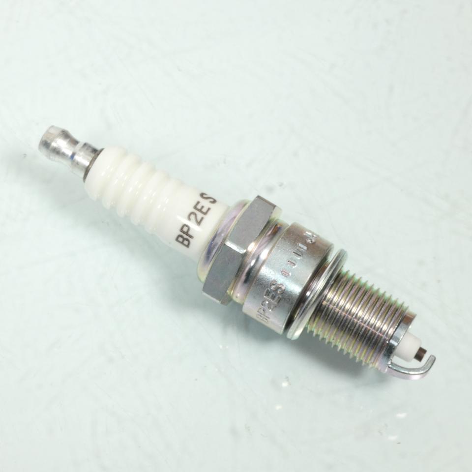 Bougie d'allumage NGK pour moto BP2ES / 3467 Neuf