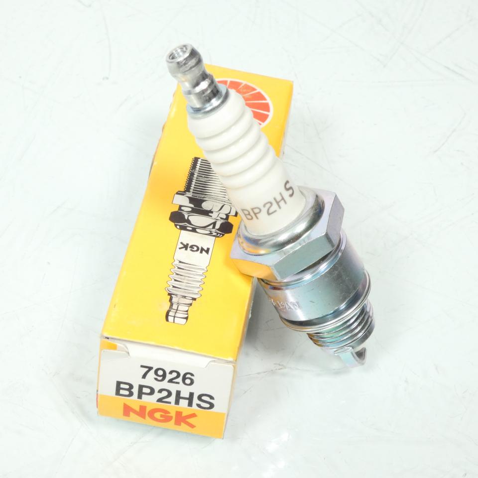 Bougie d'allumage NGK pour moto BP2HS / 7926 Neuf