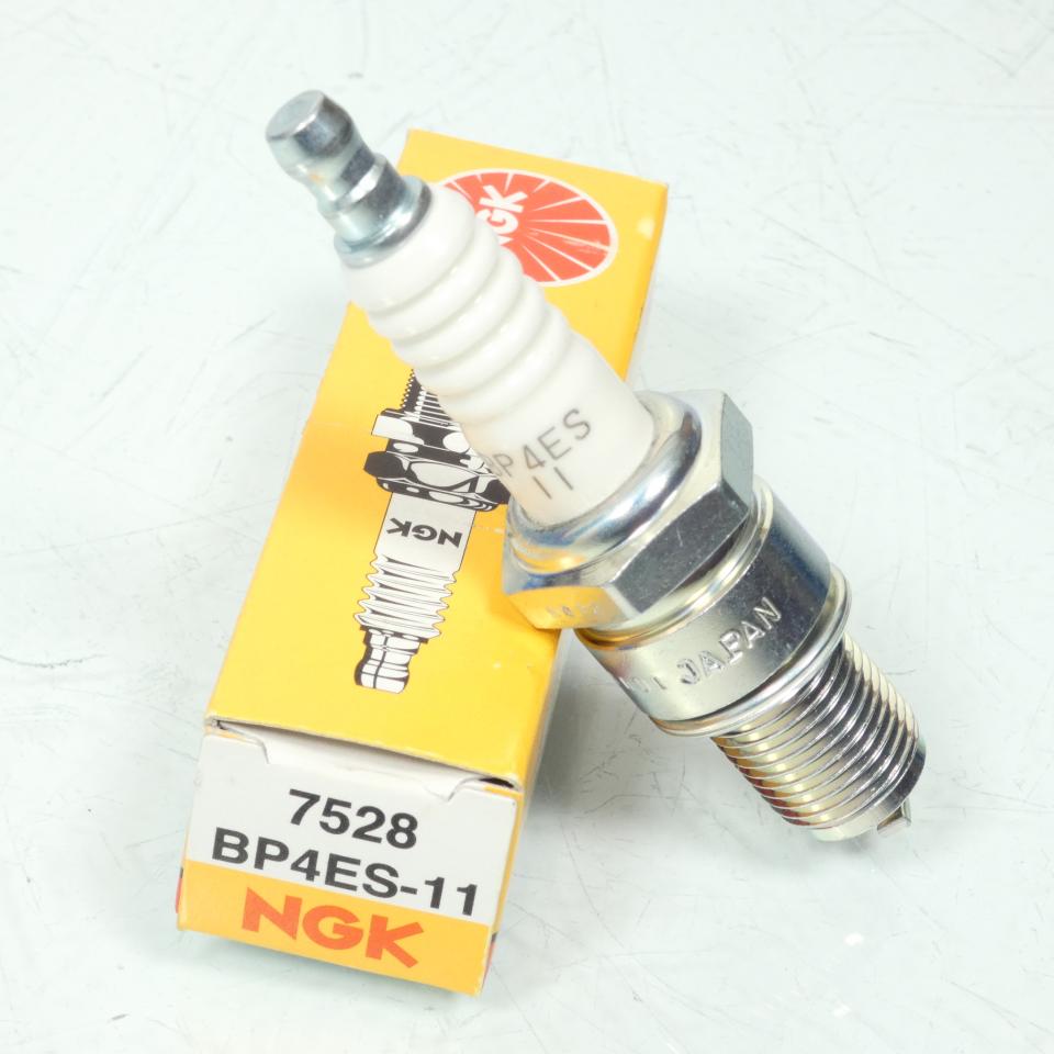 Bougie d'allumage NGK pour moto BP4ES-11 / 7528 Neuf