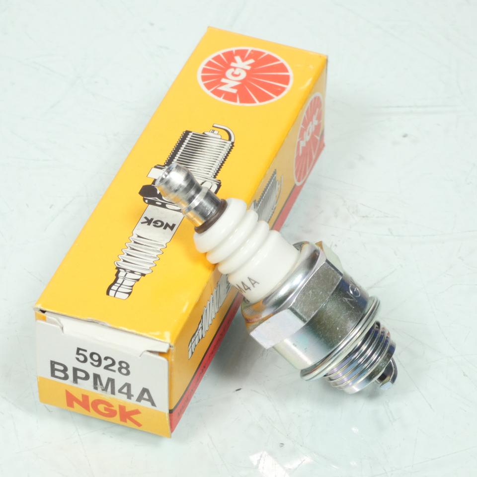 Bougie d'allumage NGK pour moto BPM4A / 5928 Neuf