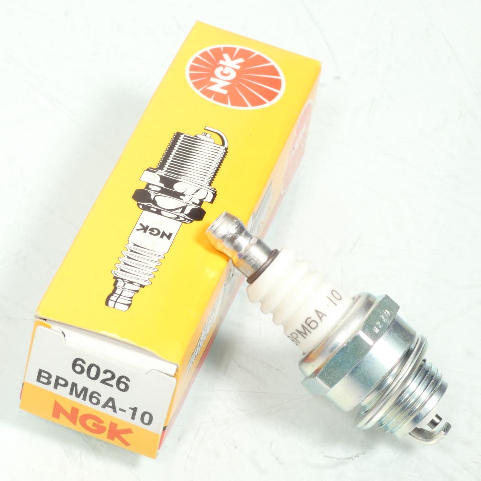 Bougie d'allumage NGK pour auto BPM6A-10 / 6026 Neuf