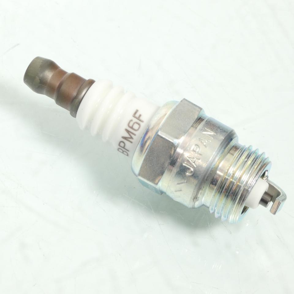 Bougie d'allumage NGK pour moto BPM6F / 5950 Neuf
