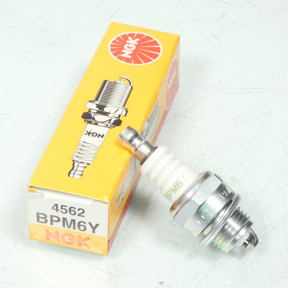 Bougie d'allumage NGK pour moto BPM6Y / 4562 Neuf