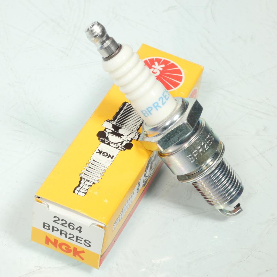Bougie d'allumage NGK pour moto BPR2ES / 2264 Neuf