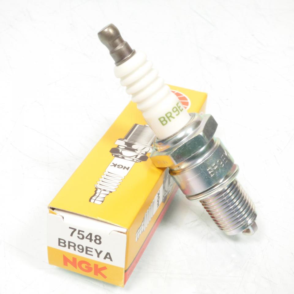 Bougie d'allumage NGK pour moto BR9EYA / 7548 / Par 10 Neuf
