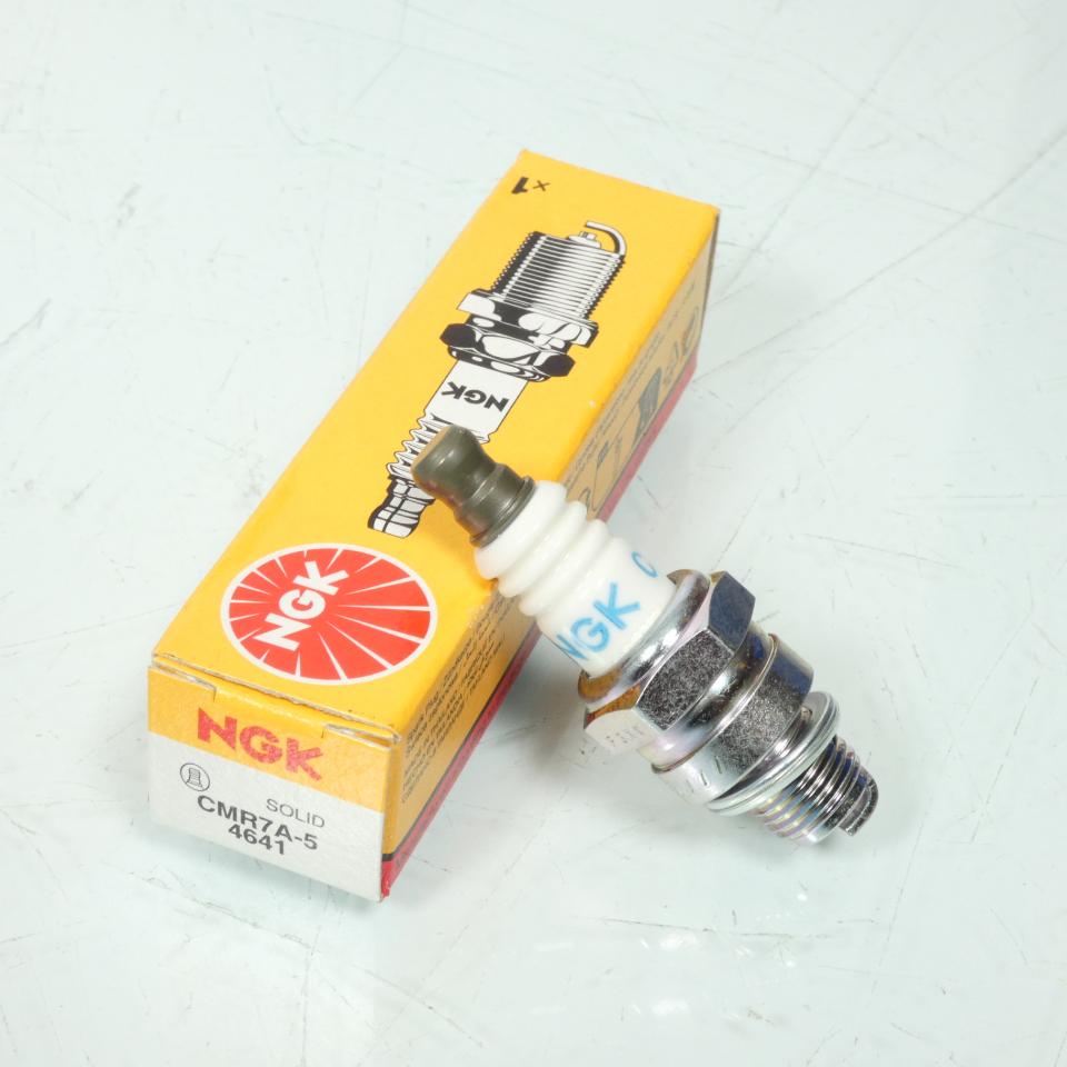 Bougie d'allumage NGK pour moto CMR7A-5 / 4641 Neuf