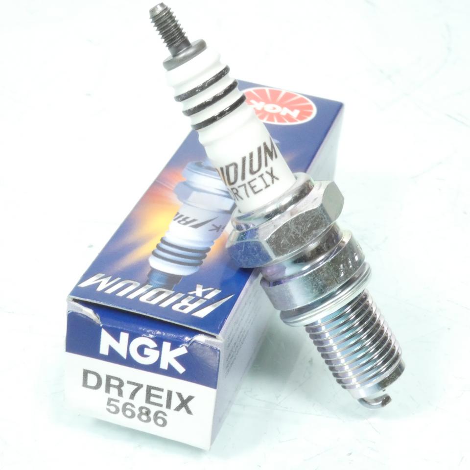Bougie d'allumage NGK pour Moto Honda 550 CB 1974 à 1978 DR7EIX / 5686 Neuf