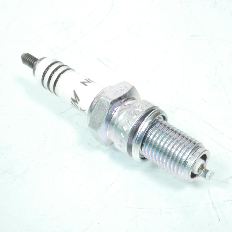 Bougie d'allumage NGK pour Moto Honda 550 CB 1974 à 1978 DR7EIX / 5686 Neuf