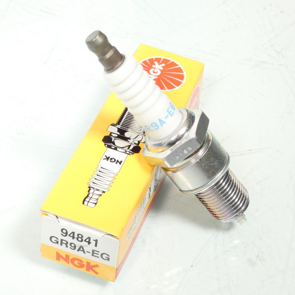Bougie d'allumage NGK pour moto GR9A-EG / 94841 Neuf