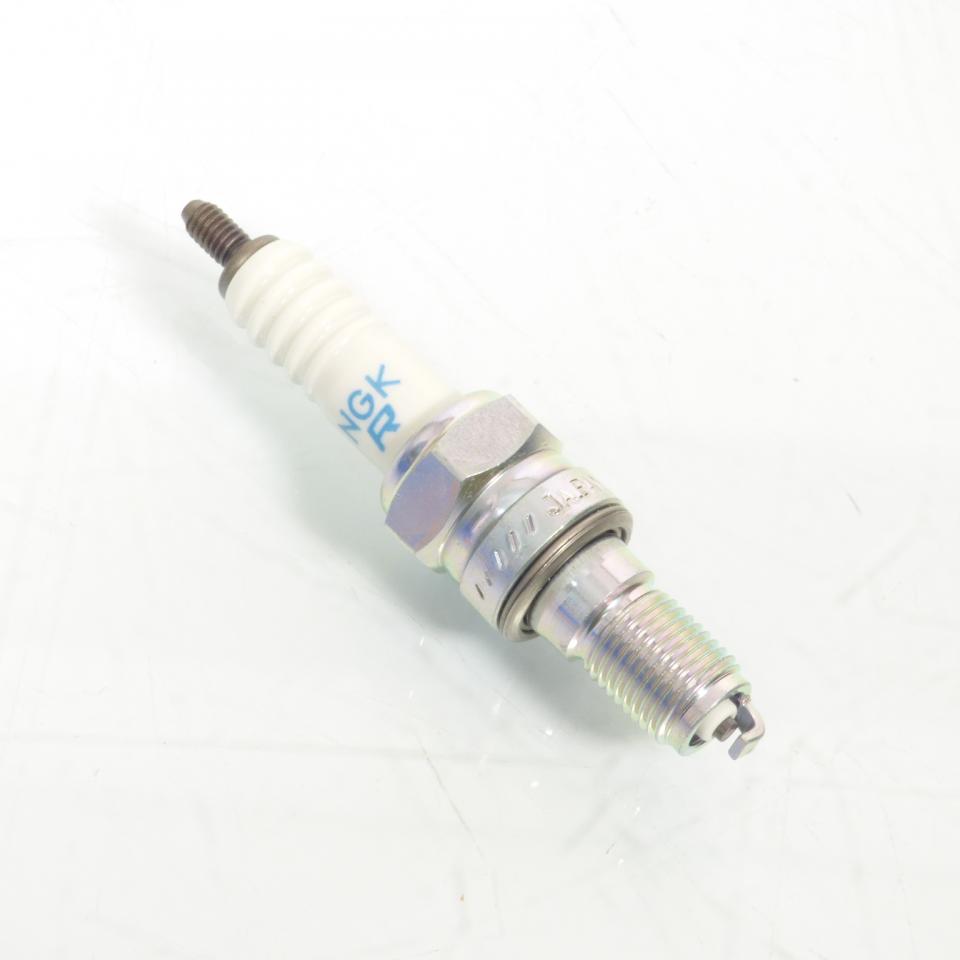 Bougie d'allumage NGK pour moto Daelim 125 Vl Daystar 2000 à 2014 CR8EH-9S / 7750 Neuf