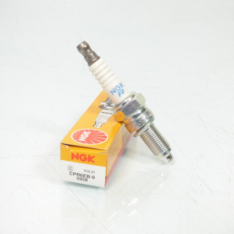 Bougie d'allumage NGK pour Moto Victory 1500 8 BALLS Après 2005 CPR6EB-9 / Par 10 Neuf