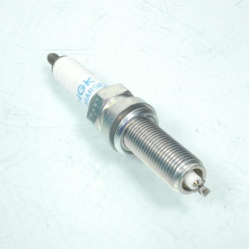 Bougie d'allumage NGK pour Moto Kawasaki 1000 Ninja H2 Après 2018 SILMAR9E9 / 95123 / 92070-0720 Neuf