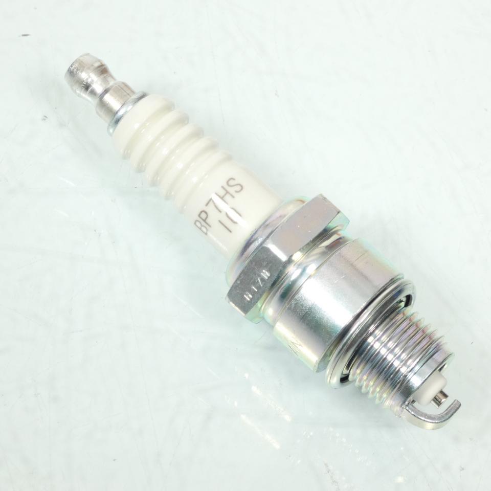 Bougie d'allumage NGK pour Auto BP7HS-10 / 7829 Neuf