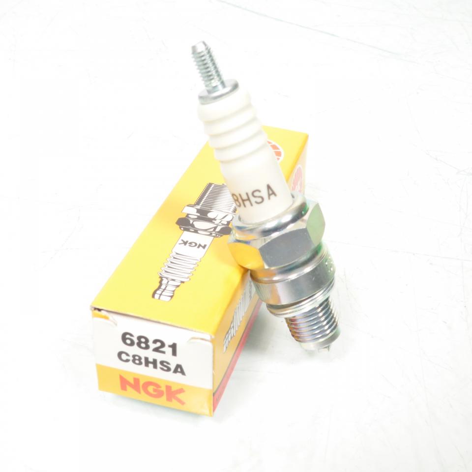Bougie d'allumage NGK pour Moto Moto Guzzi 750 V75 Après 2012 C8HSA / 6821 / Par 10 Neuf