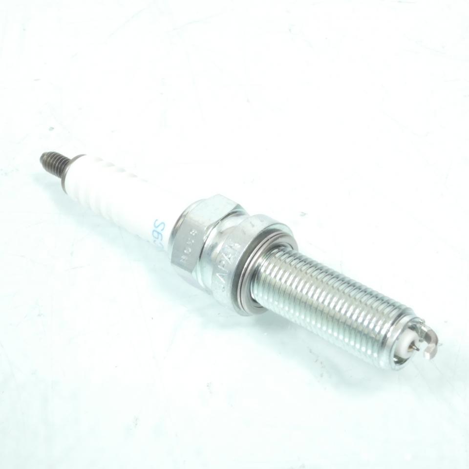 Bougie d'allumage NGK pour moto Honda 1000 Cbr Rr SILMAR10C9S / 95468 / 31911-MKF-D71 Neuf