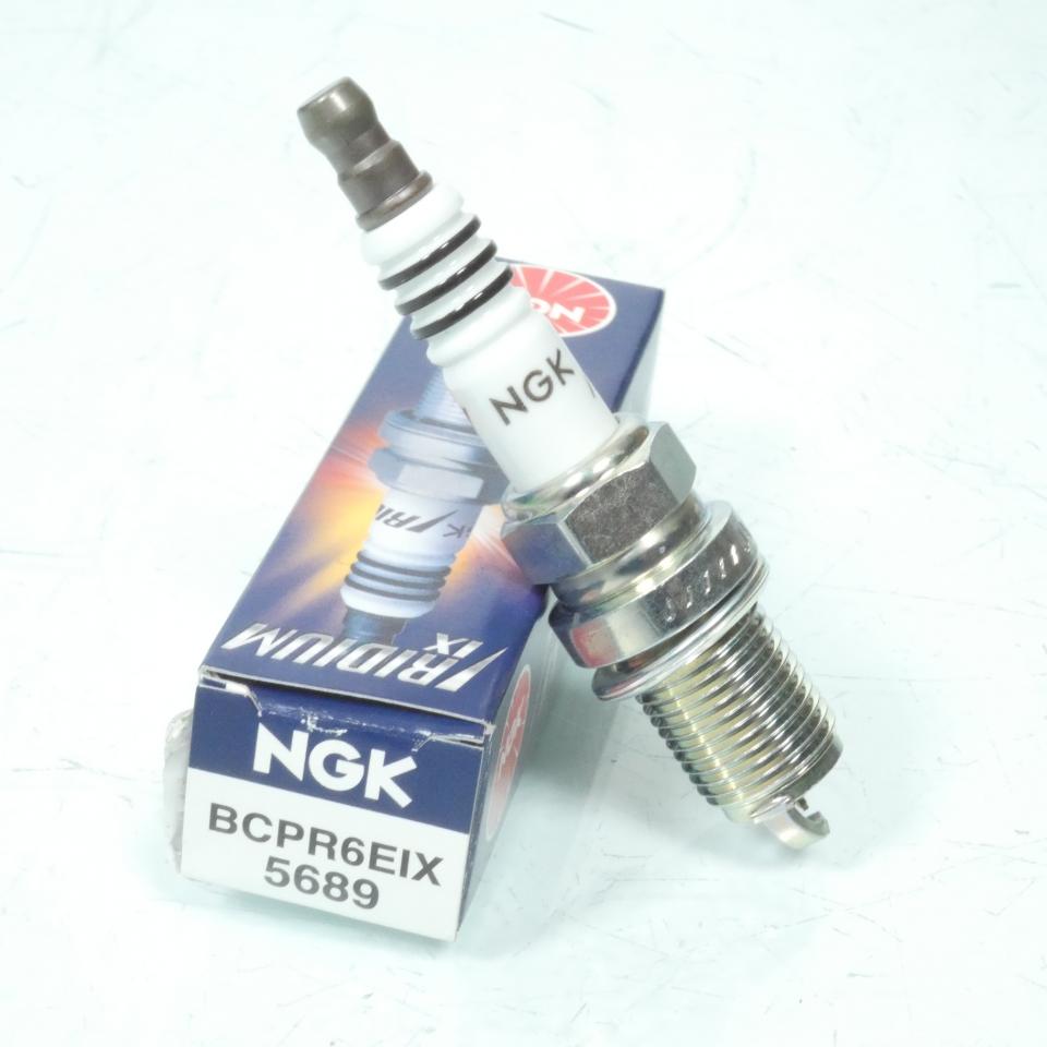 Bougie d'allumage NGK pour moto Moto Guzzi 650 V65 Après 1987 BCPR6EIX / 5689 Neuf