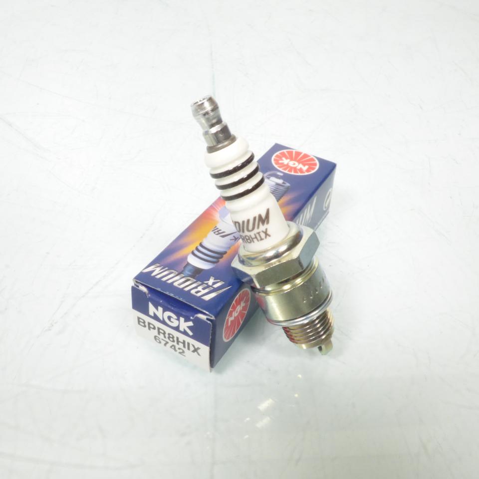 Bougie d'allumage NGK pour Scooter Aprilia 50 Habana 1999 à 2002 BPR8HIX / 6742 / Par 4 Neuf