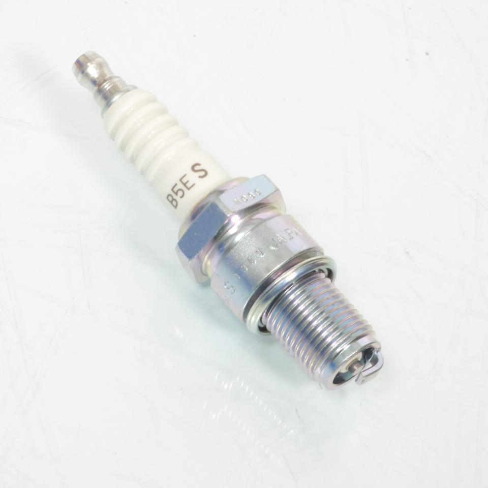 Bougie d'allumage NGK pour Scooter Piaggio 200 Vespa DN Après 1984 B5ES Neuf