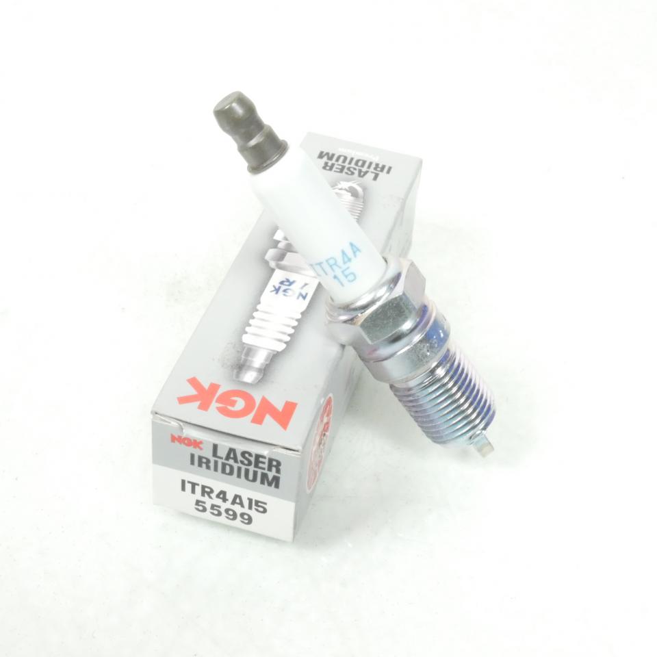 Bougie d'allumage NGK pour moto ITR4A15 / 5599 Neuf