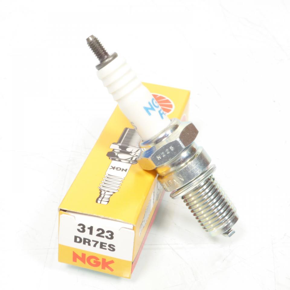 Bougie d'allumage NGK pour Moto Honda 550 Cb F K3 1978 à 1981 DR7ES / 3123 Neuf