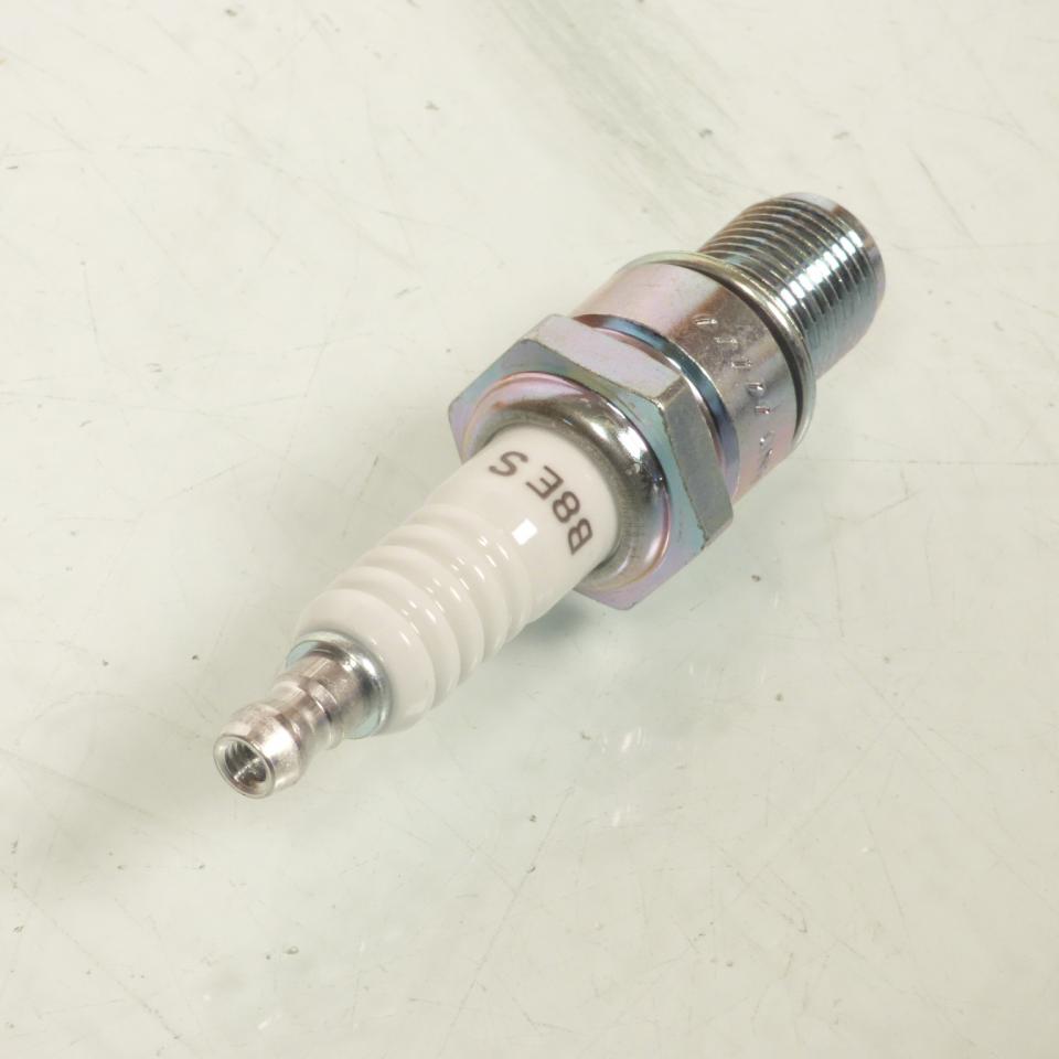 Bougie d'allumage NGK pour Moto Triumph 750 Trident 1991 à 1998 B8ES Neuf