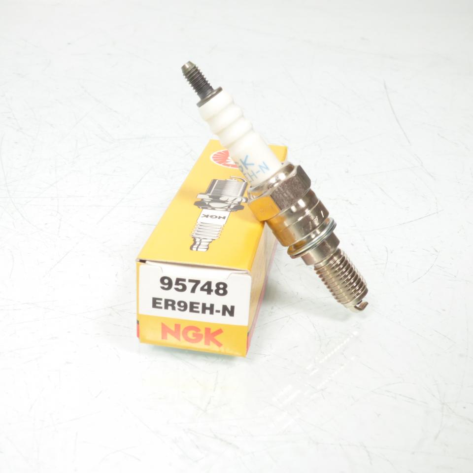 Bougie d'allumage NGK pour Scooter Piaggio 50 Vespa primavera 2013 à 2020 ER9EH-N / 95748 / 640326 / Par 10 Neuf