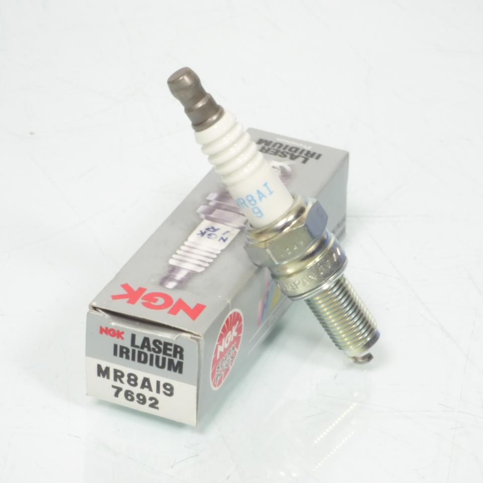 Bougie d'allumage NGK pour moto MR8AI9 / 7692 Neuf